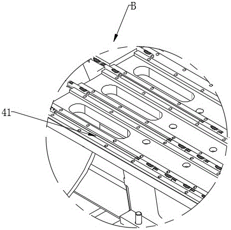 Staggered discharge device of medical parts