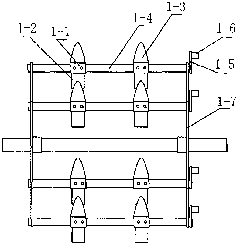 Cavitation roller capable of continuously making caves to plant cotton nutritive bowls by rotation