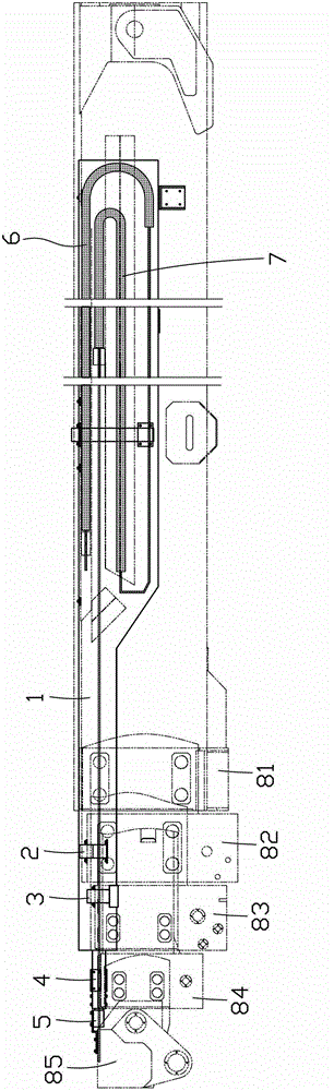 Flexible pipe line conveying device and aerial work equipment provided with flexible pipe line conveying device