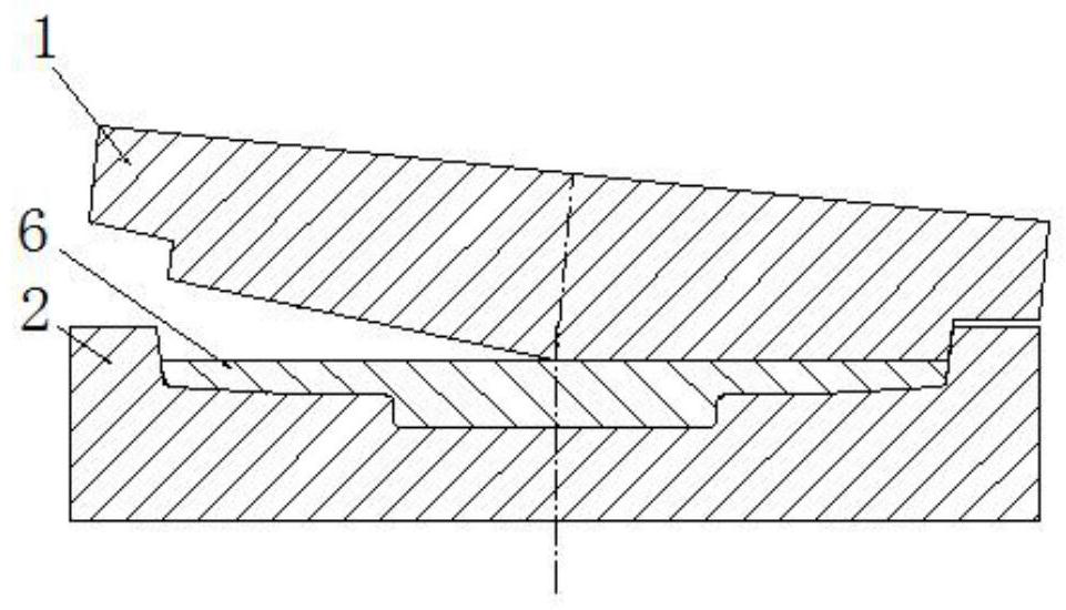 Axial closed rolling forming device and method for metallic thin circular plate with large radius-thickness ratio