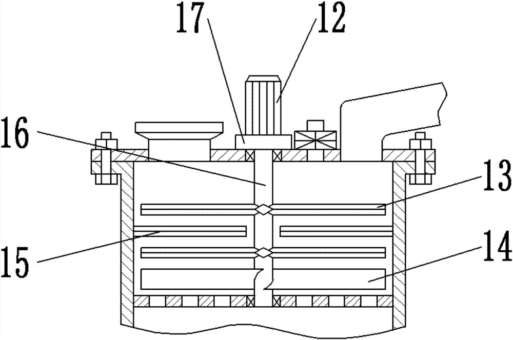 Brewer's grain vertical circulating drying device with material crushing function