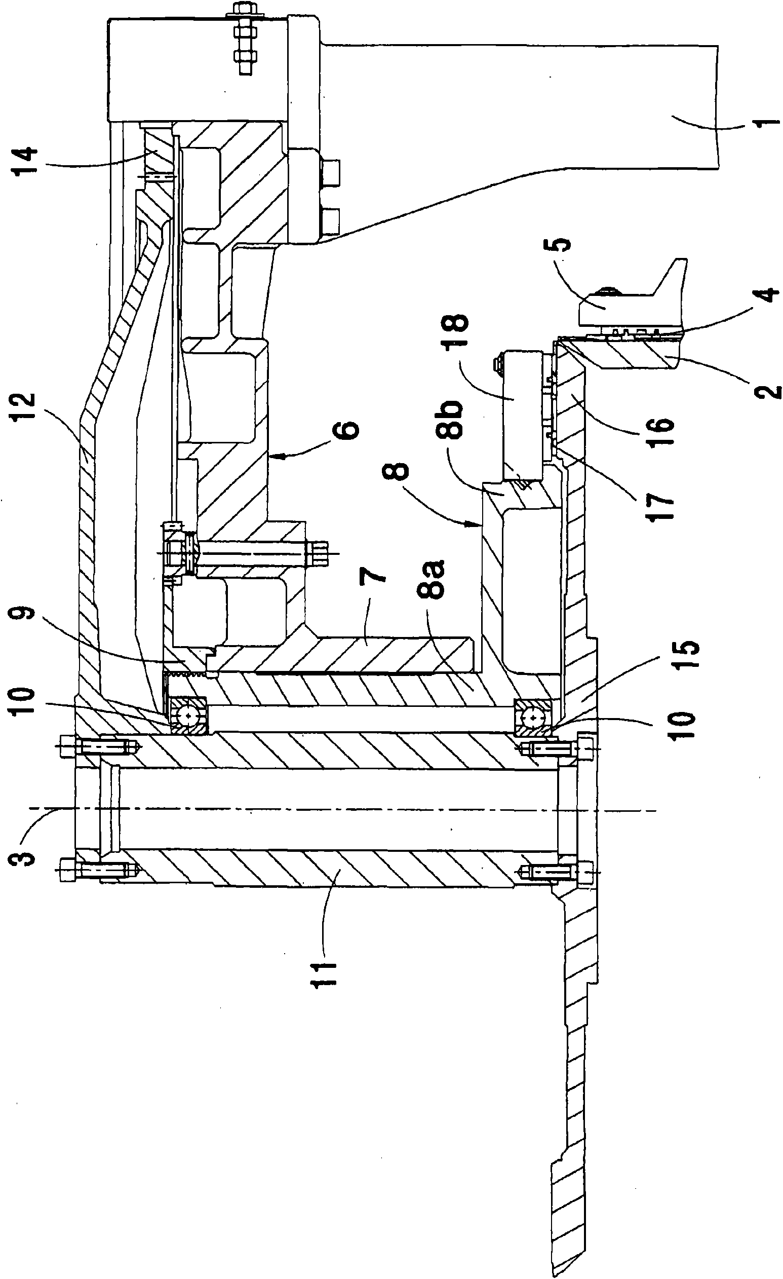 Circular knitting machine with a rotatable installed dial