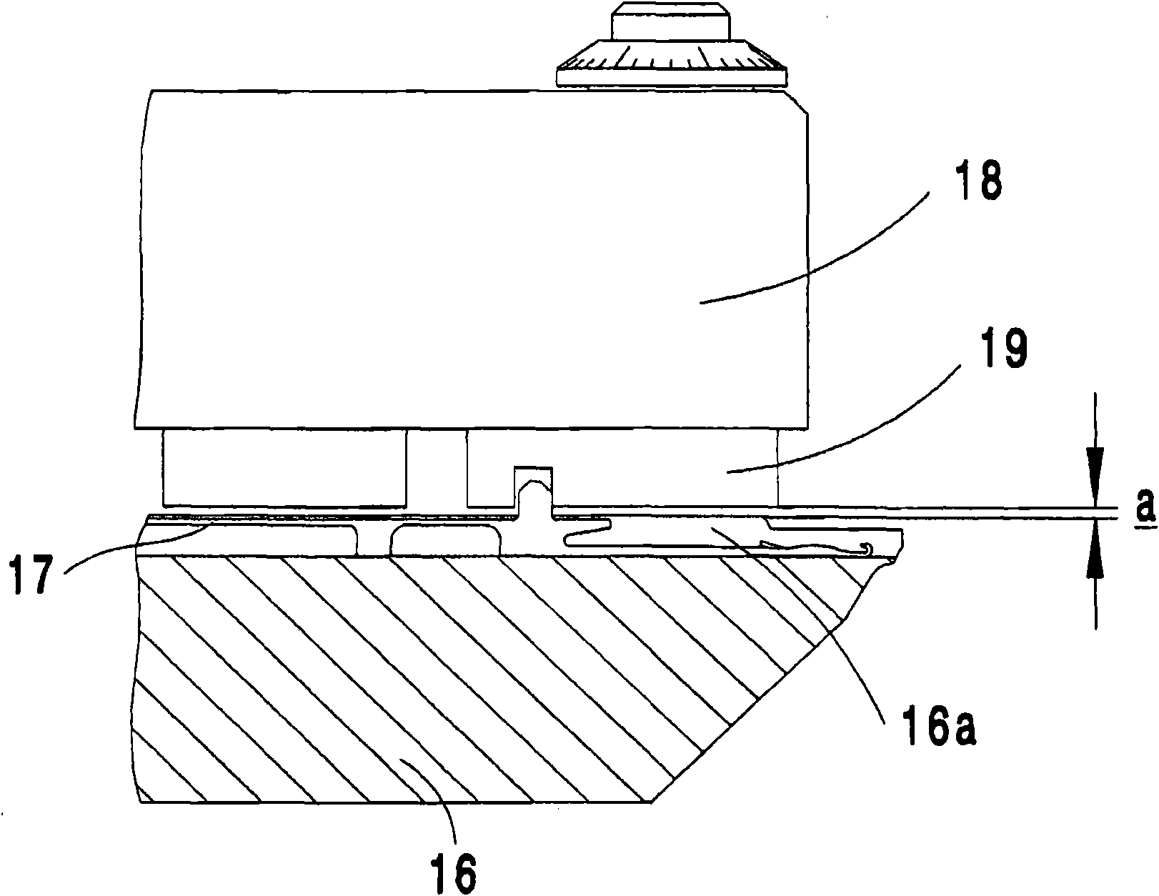 Circular knitting machine with a rotatable installed dial