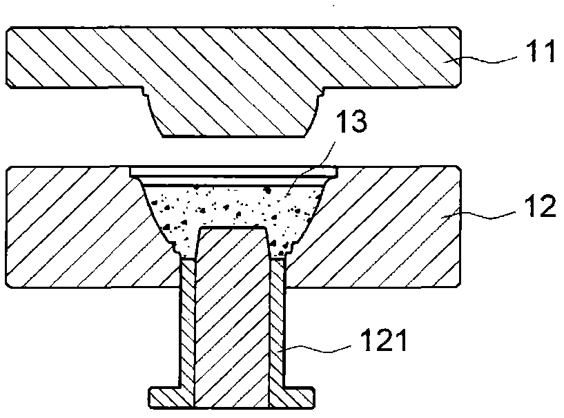 Powder compression molding method and mould thereof