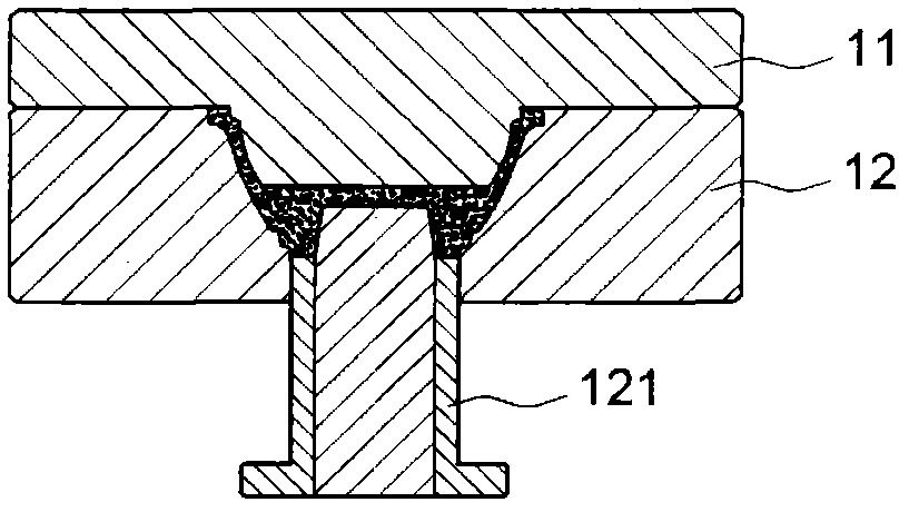 Powder compression molding method and mould thereof