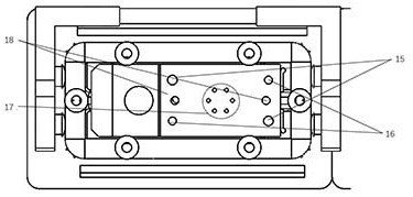 Sliding type semi-closed cleaning device and cleaning method