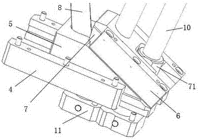 A multi-bar linkage inclined top mold