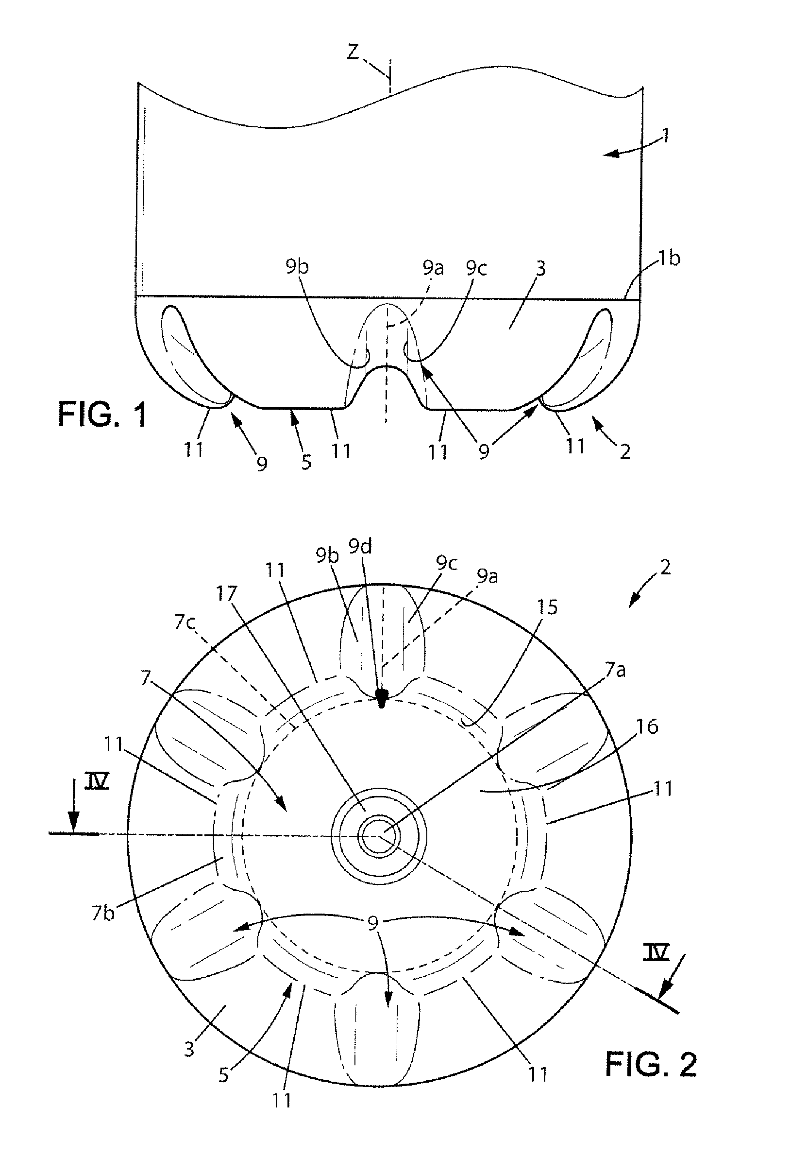 Plastic bottle with a champagne base and production method thereof