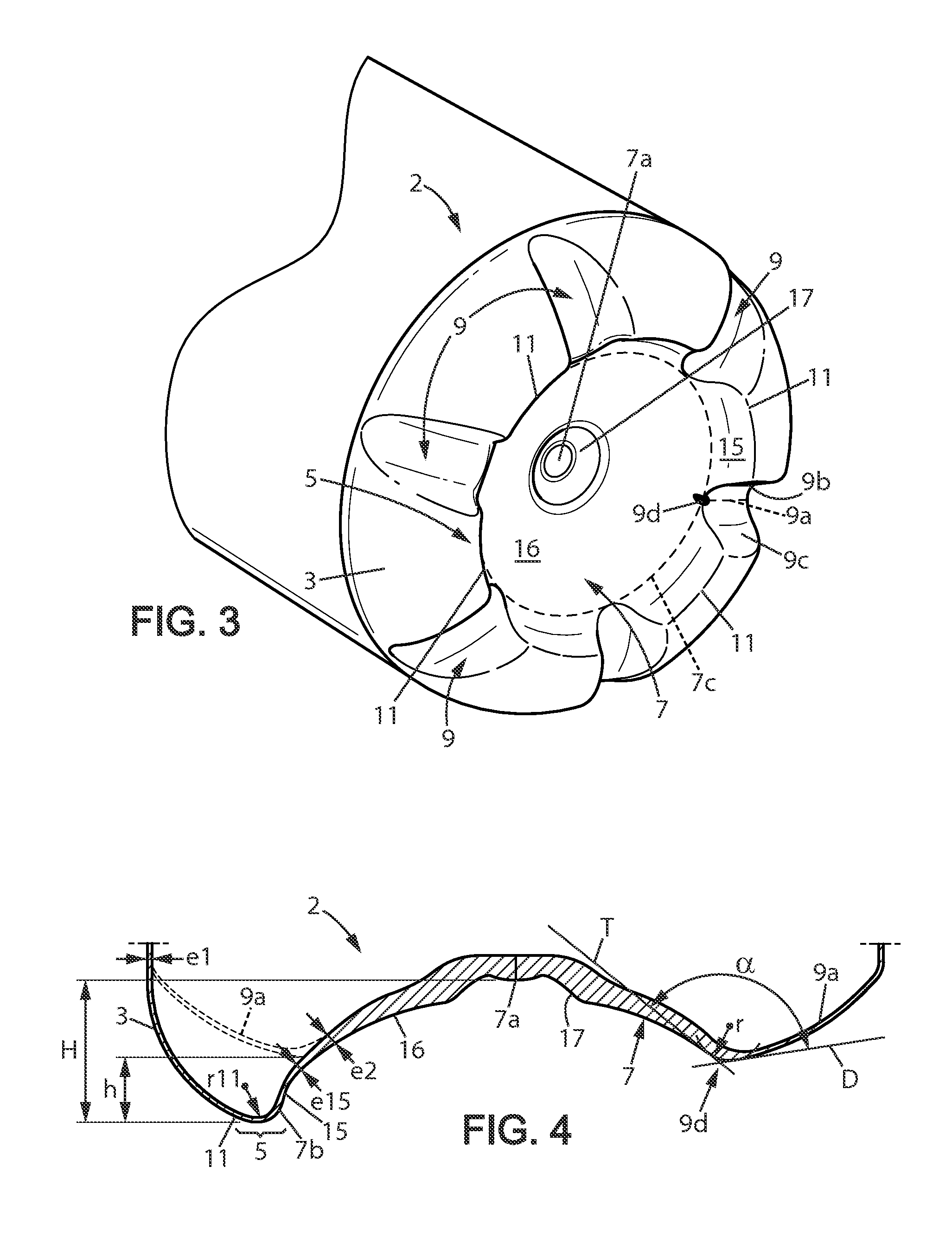 Plastic bottle with a champagne base and production method thereof