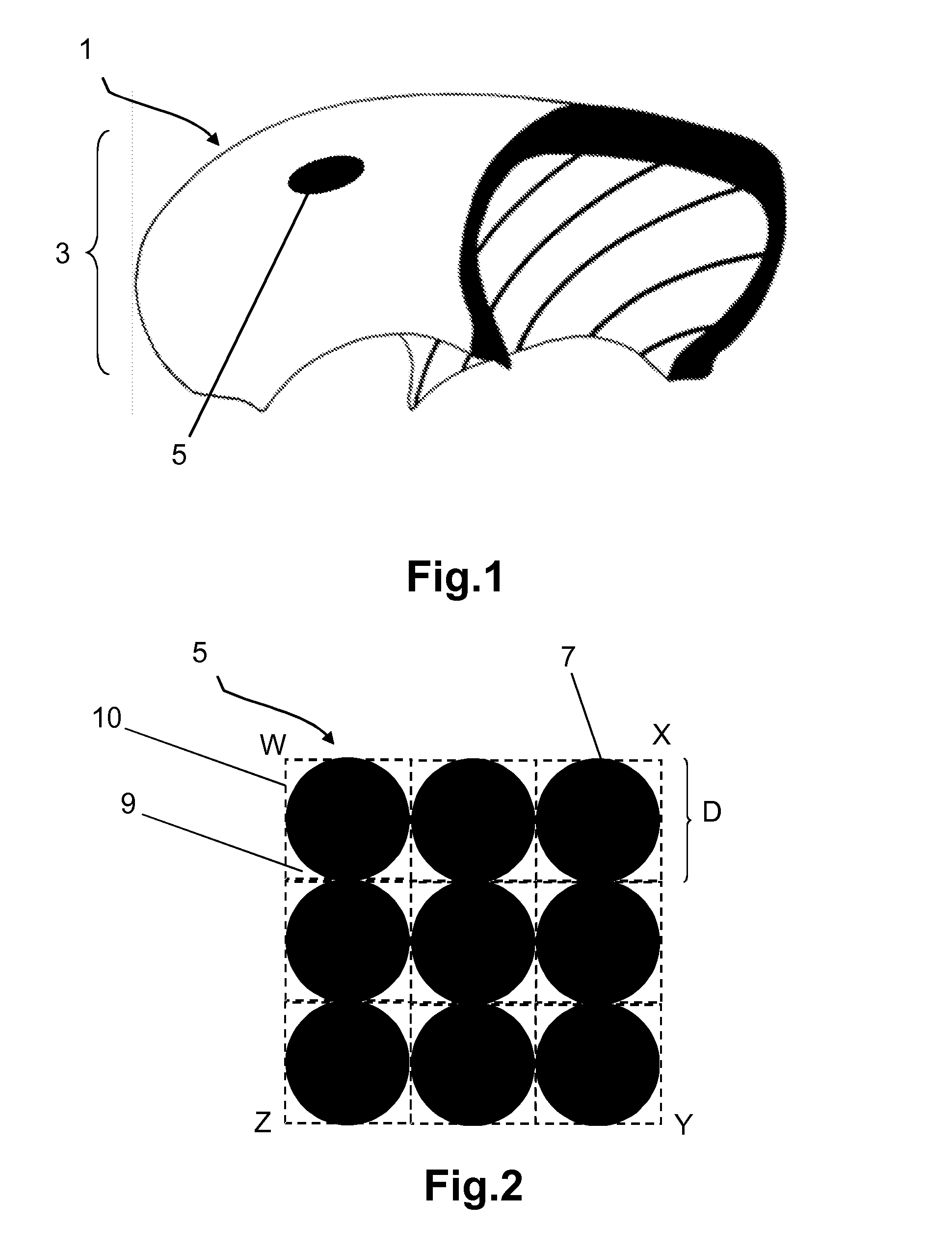 Tire comprising a high contrast pattern comprising a plurality of cavities