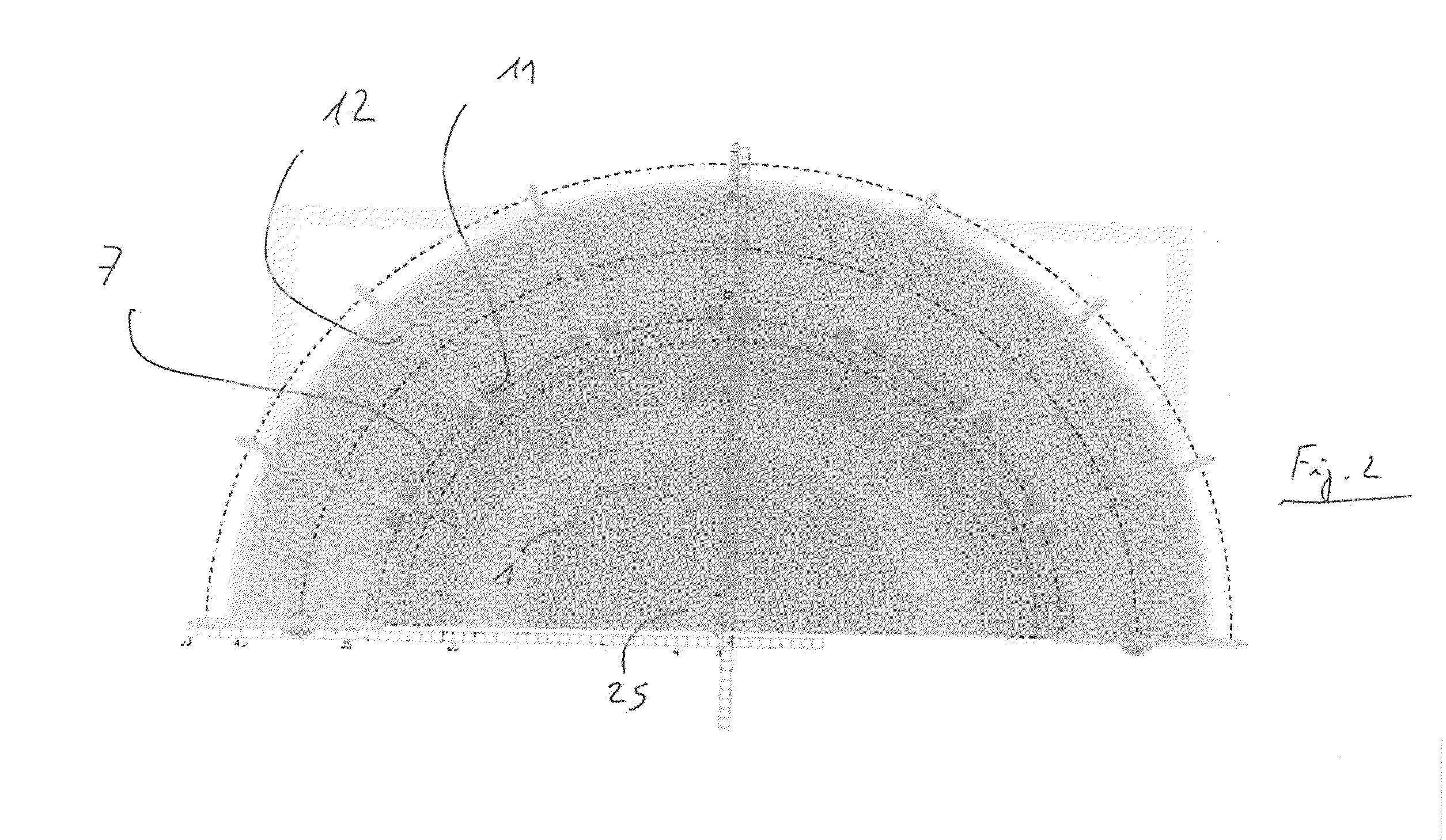 Device and method for creation of a hydraulic jump, notably a fountain or swimming pool