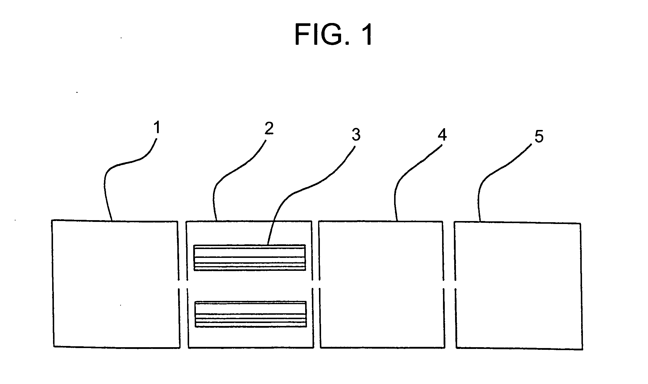 Spectrometer provided with pulsed ion source and transmission device to damp ion motion and method of use