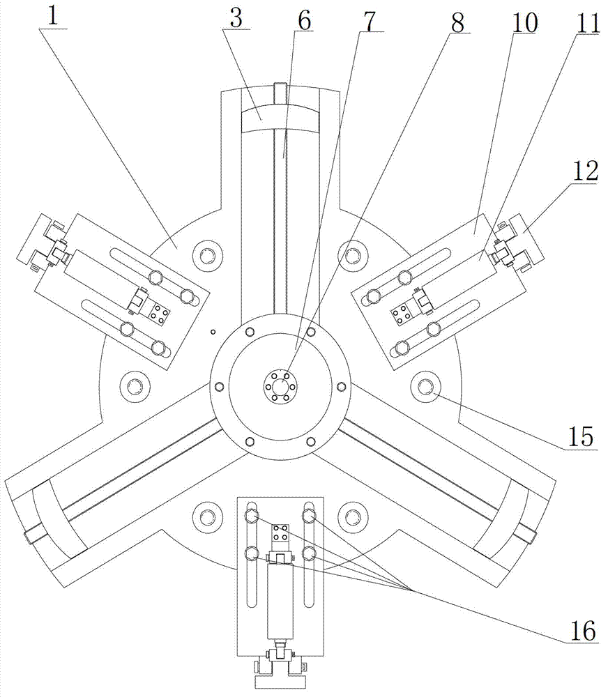 Automatic centering fixture for workpiece with revolution boss and/or hole