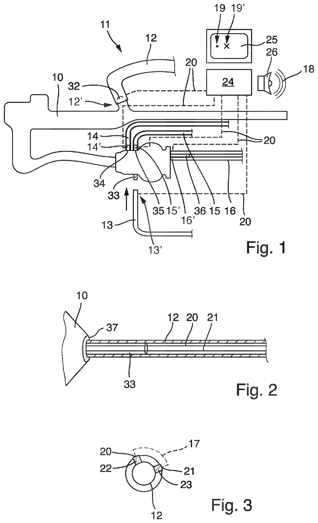 Monitoring of the connection of fluid lines to surgical instruments