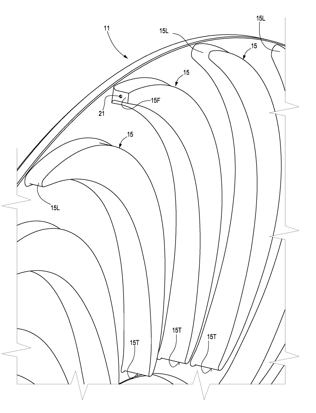 Measuring total pressure of a fluid in a turbomachine