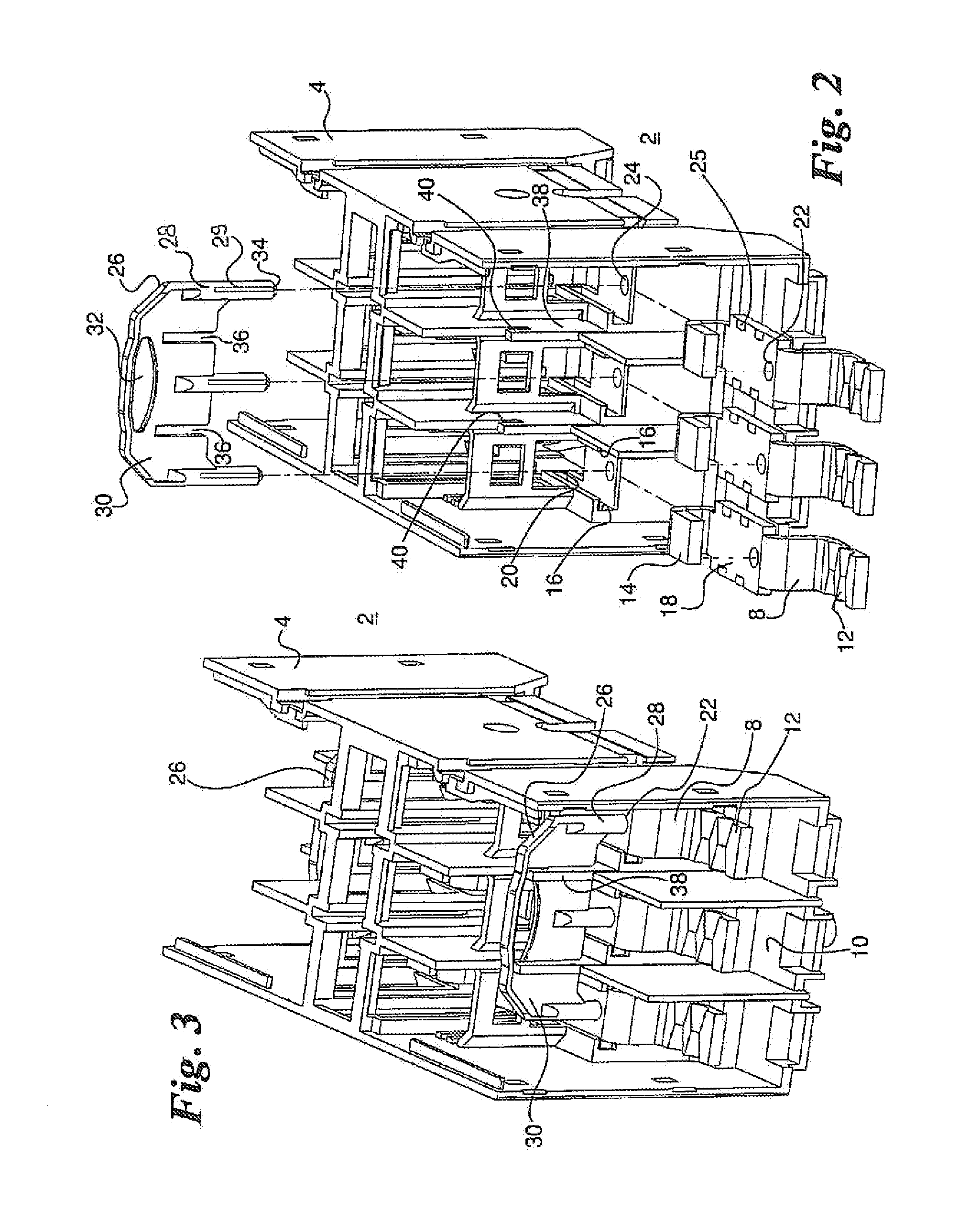 Arrangement used to fix conductor rails for multi-phase switchgears