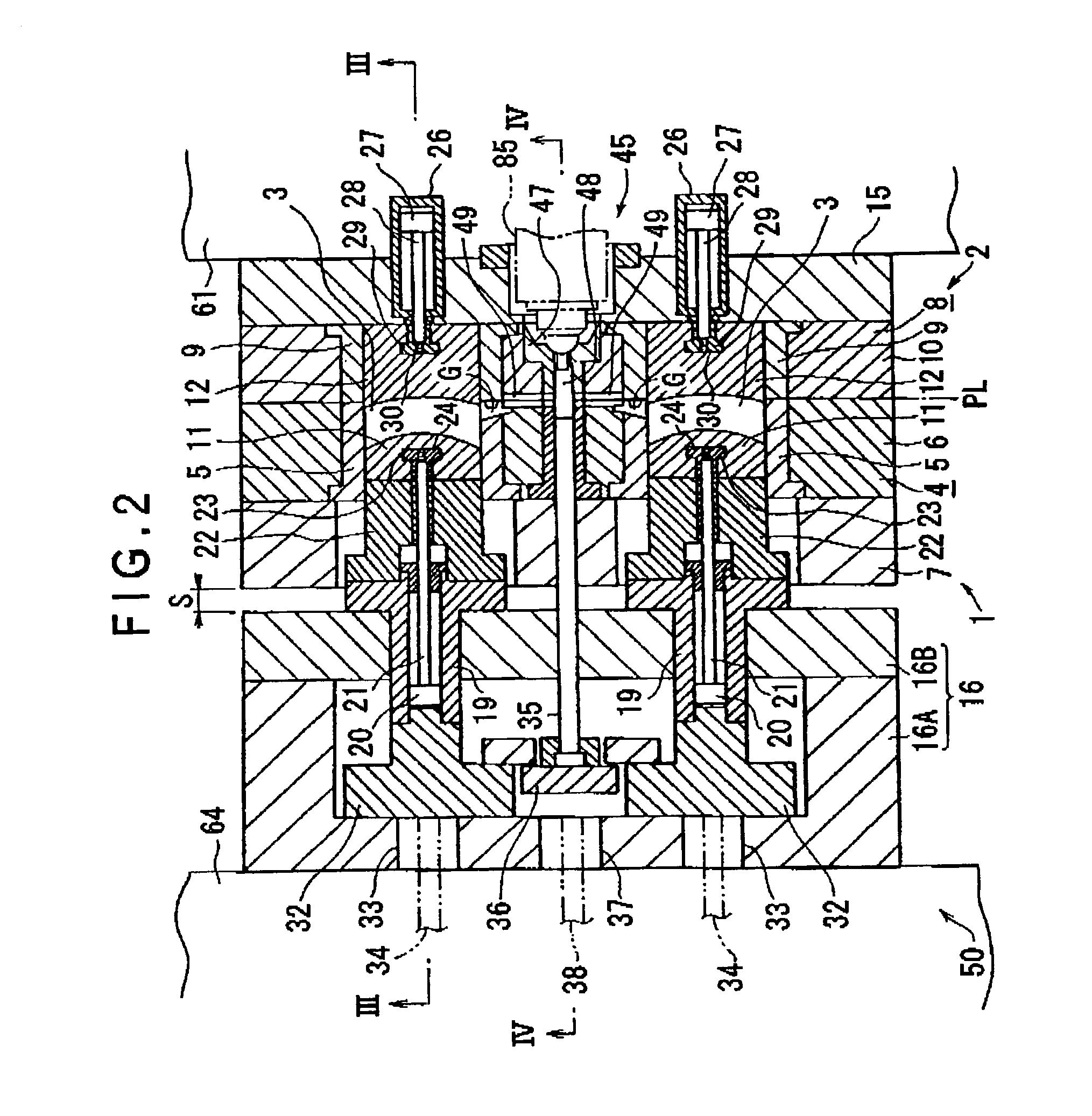 Injection compression molding method and injection compression machine of lens