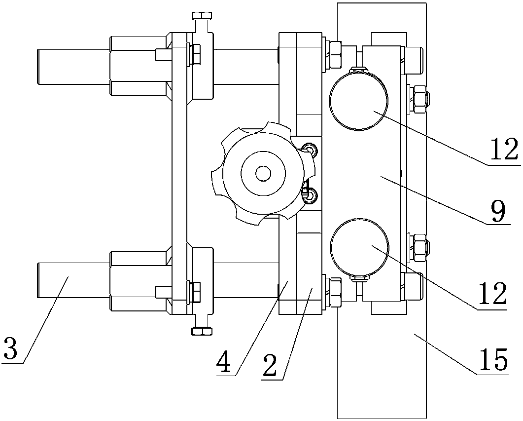 An upper pressing plate pressing mechanism for a vertical shaft split sawing machine