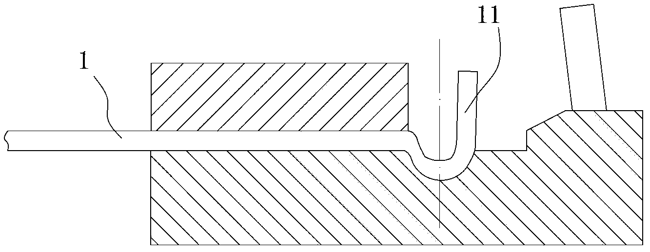 Thin plate crimping device and use method thereof