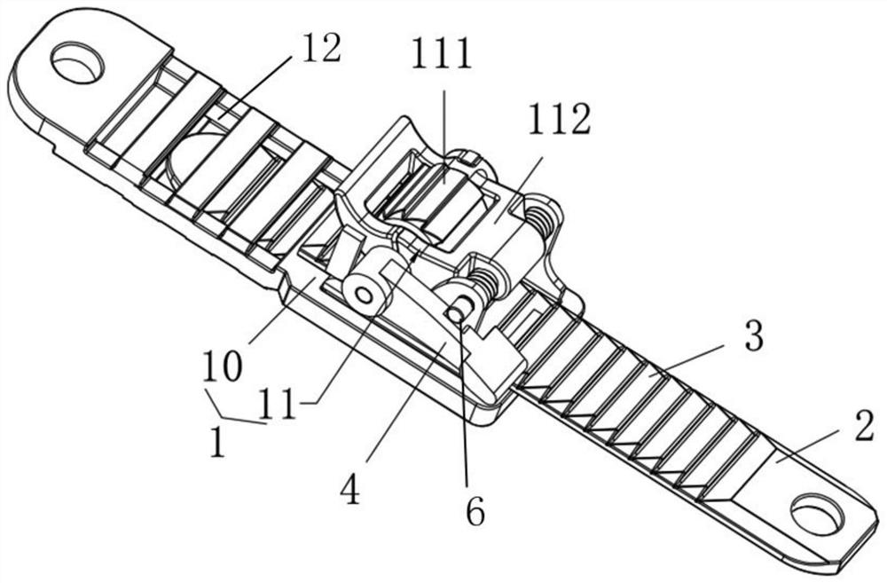 Pressing device of lock head and one-way locking lock catch comprising same