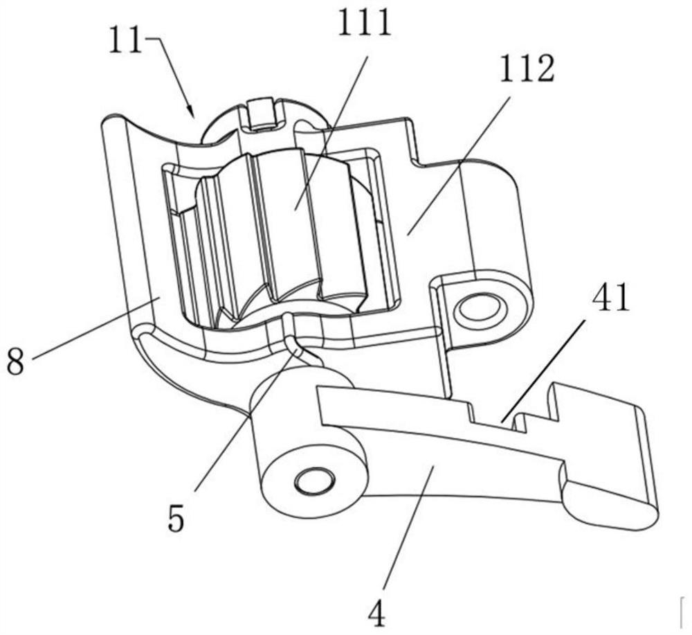 Pressing device of lock head and one-way locking lock catch comprising same