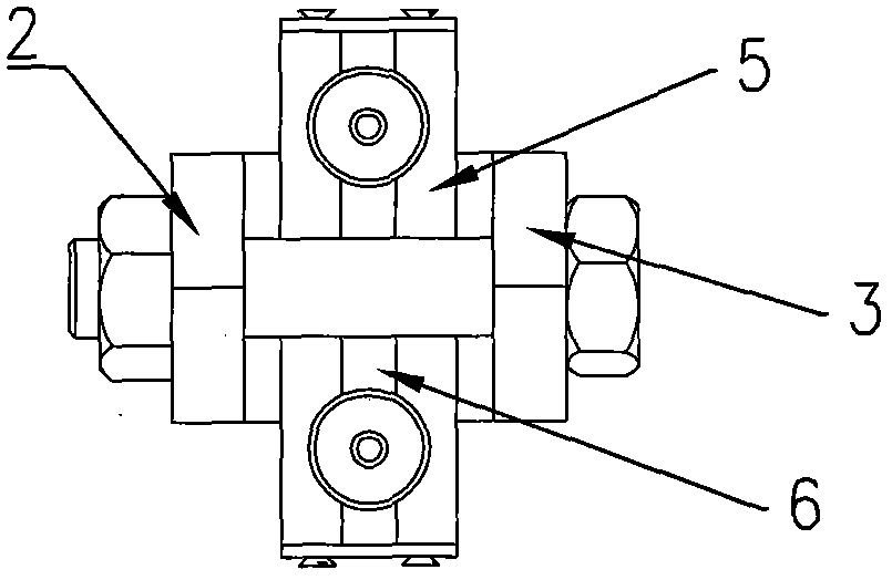 Adjustable dismounting device for track end connector