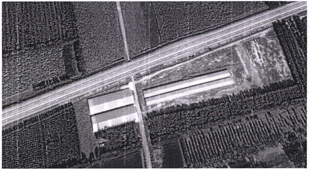 High-resolution image-based road region building change extraction method