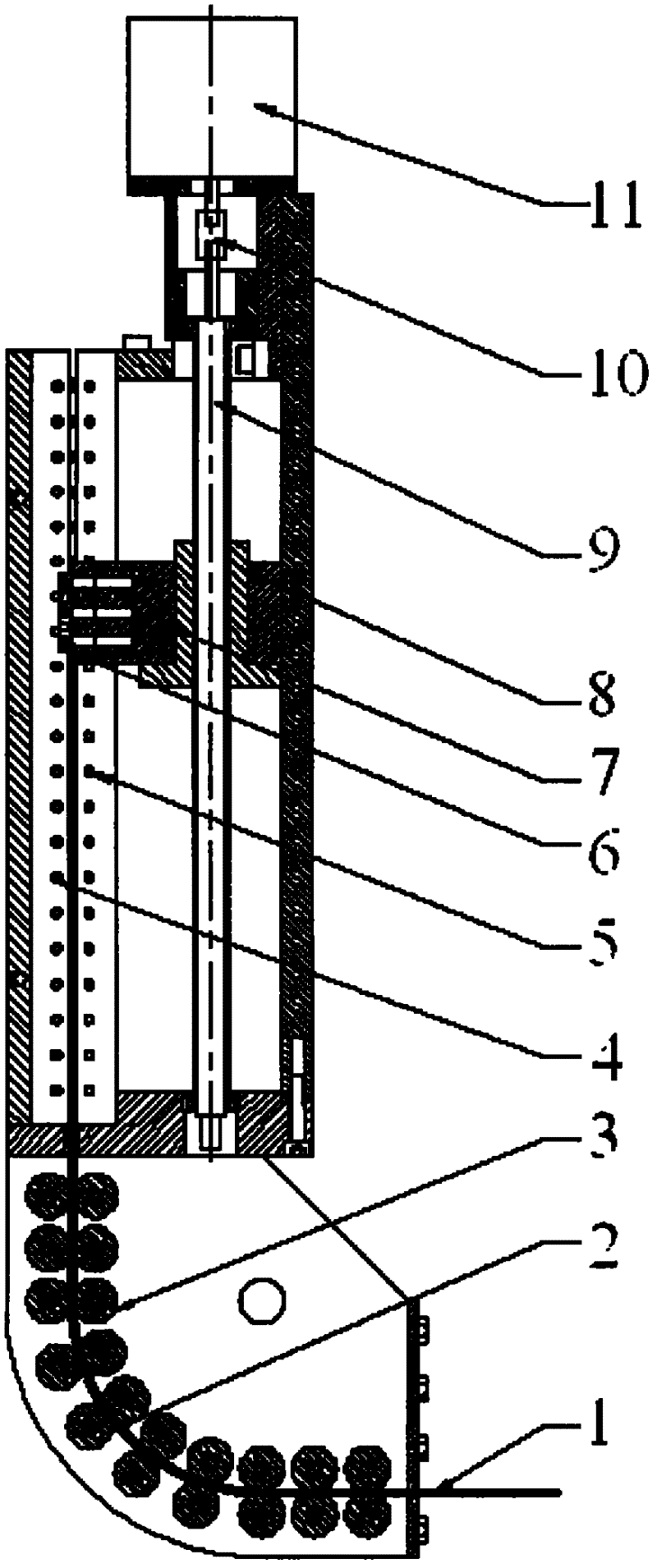 Feeding mechanism for electric arc cutting tool electrode of deep water oil well casing