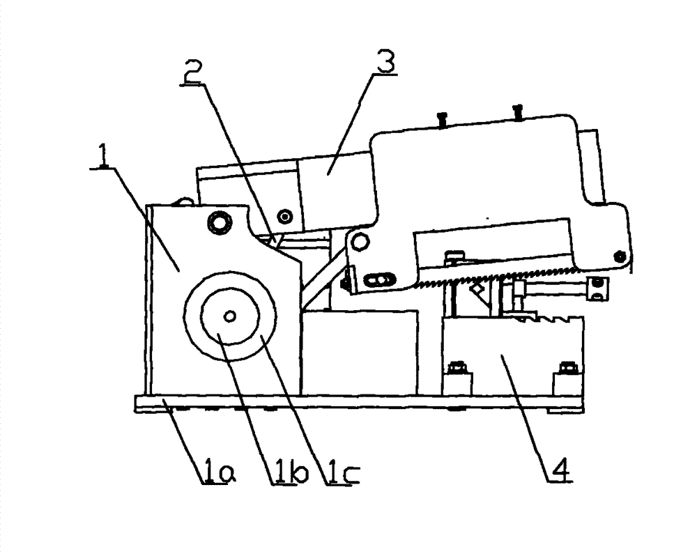 Pneumatic hacksawing machine and pneumatic control system of pneumatic hacksawing machine