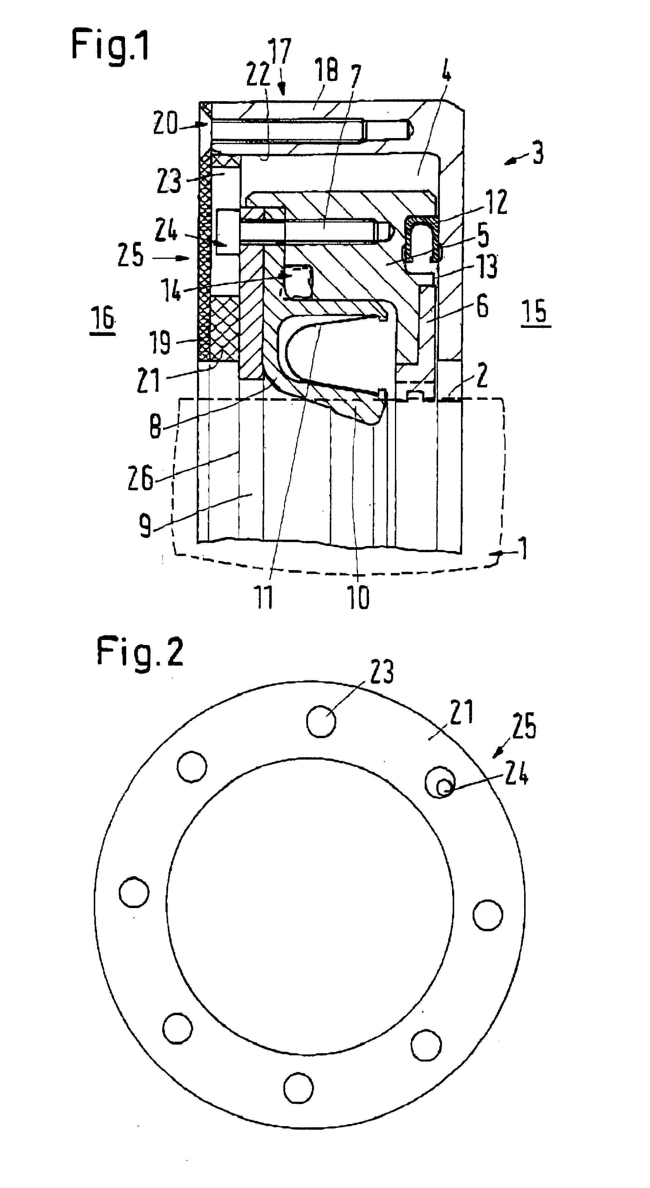 Sealing arrangement between two components rotating relative to one another