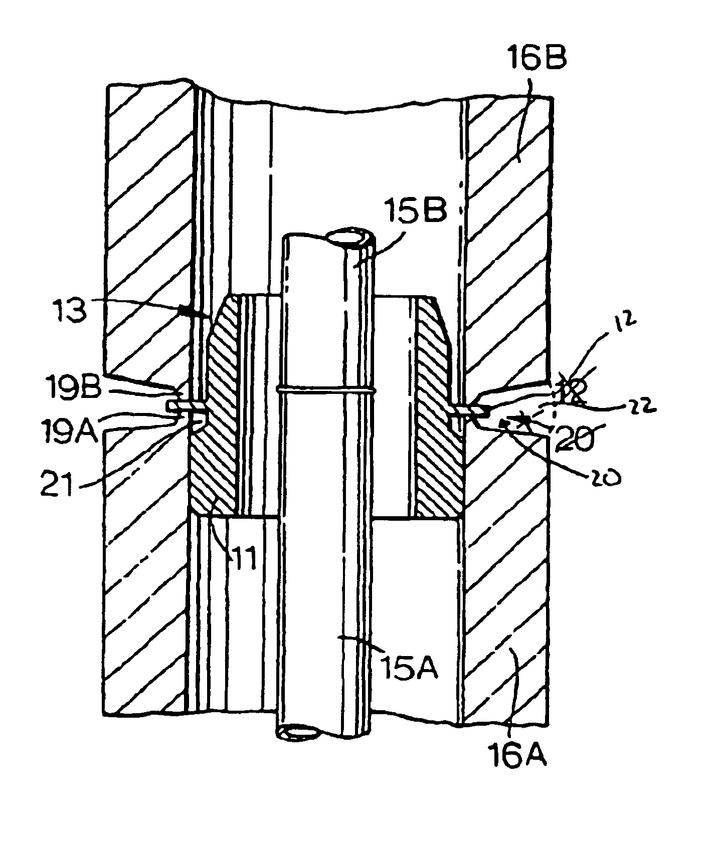 Apparatus and method for connecting pipes during underwater pipe-laying