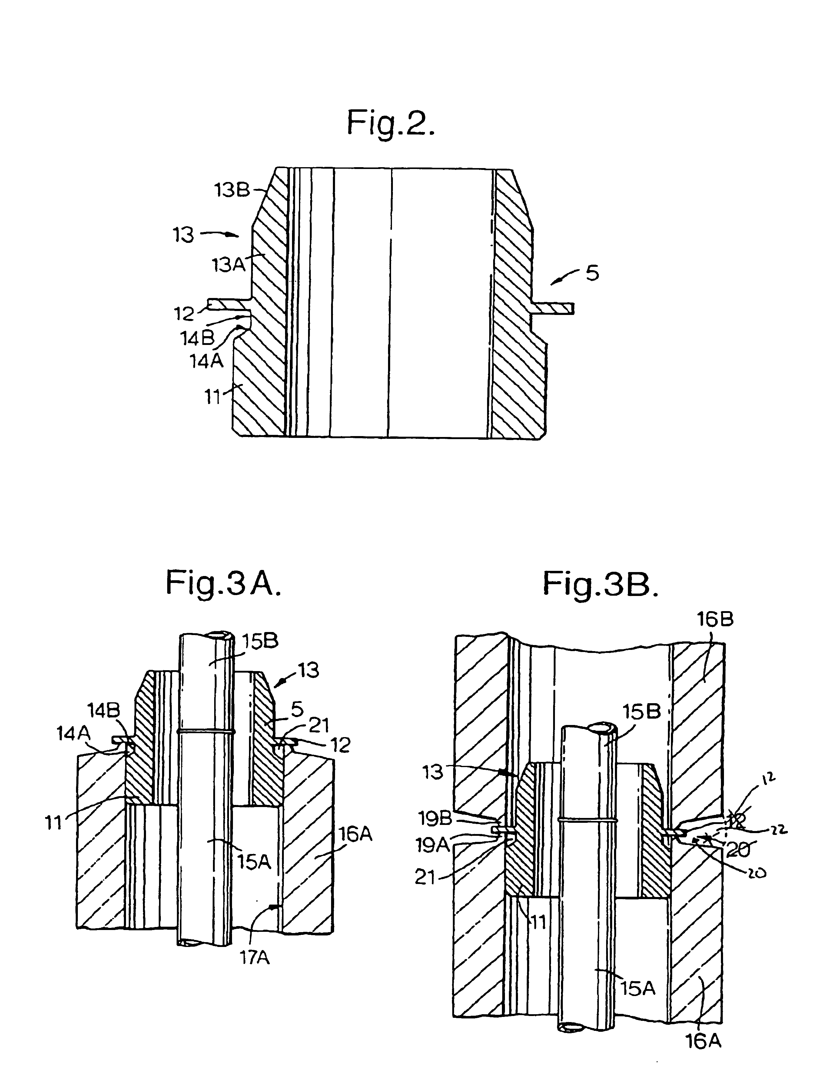 Apparatus and method for connecting pipes during underwater pipe-laying