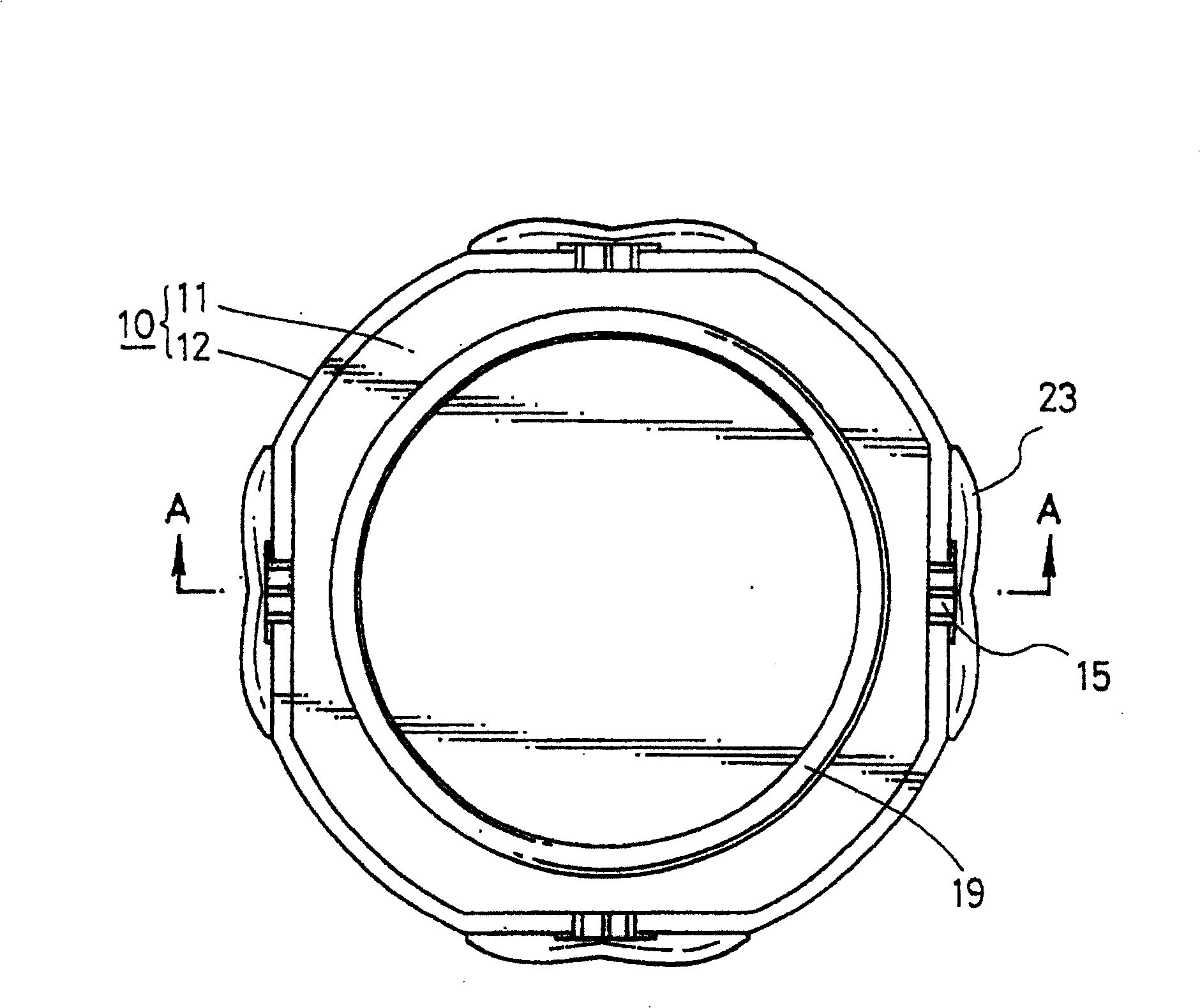 Multi-layered container with intermediate lid