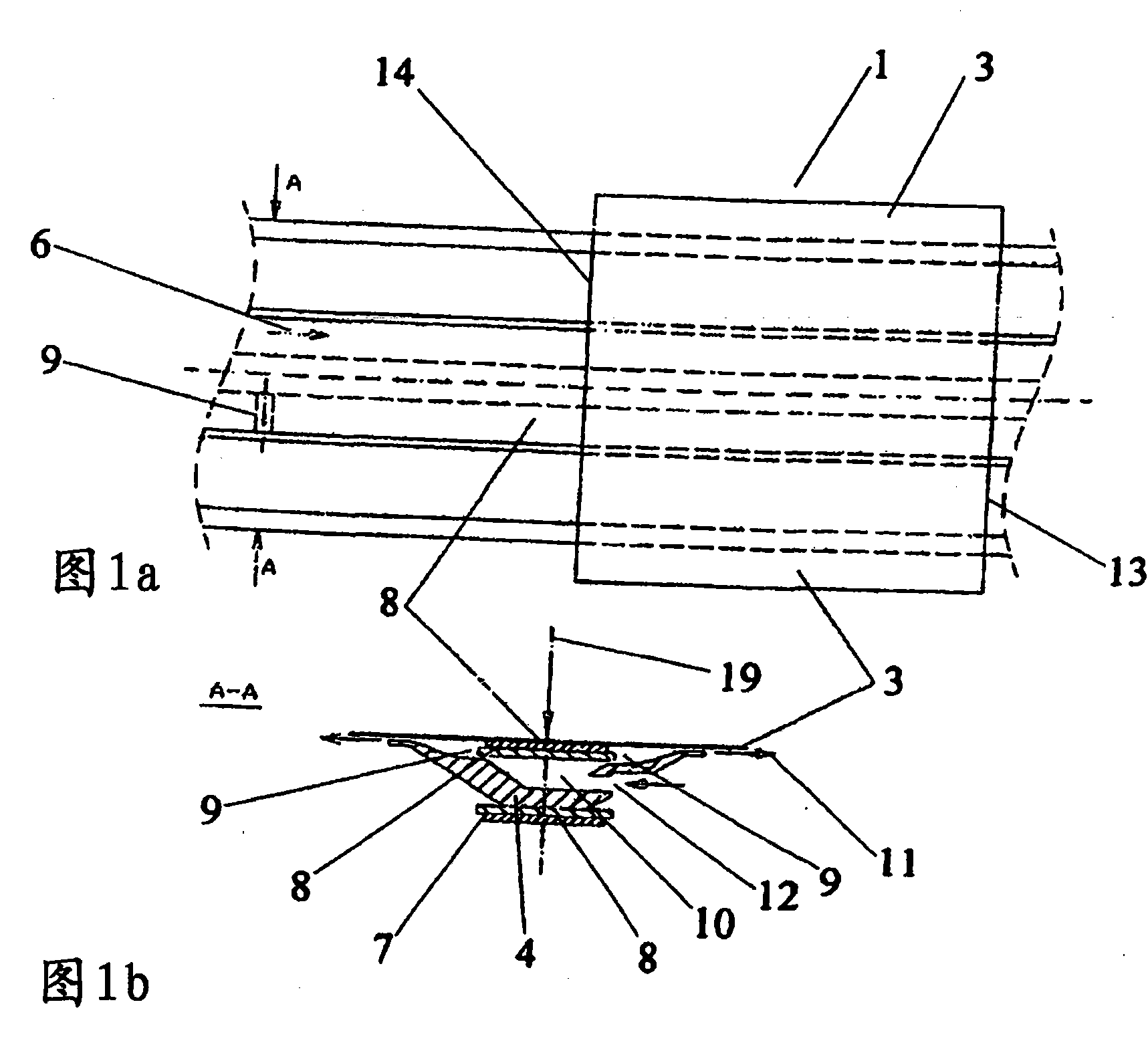 Method and conveyor belt system having at least one conveyor belt for transporting flat transport goods