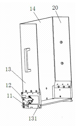 Pulling plate type magazine discharging device