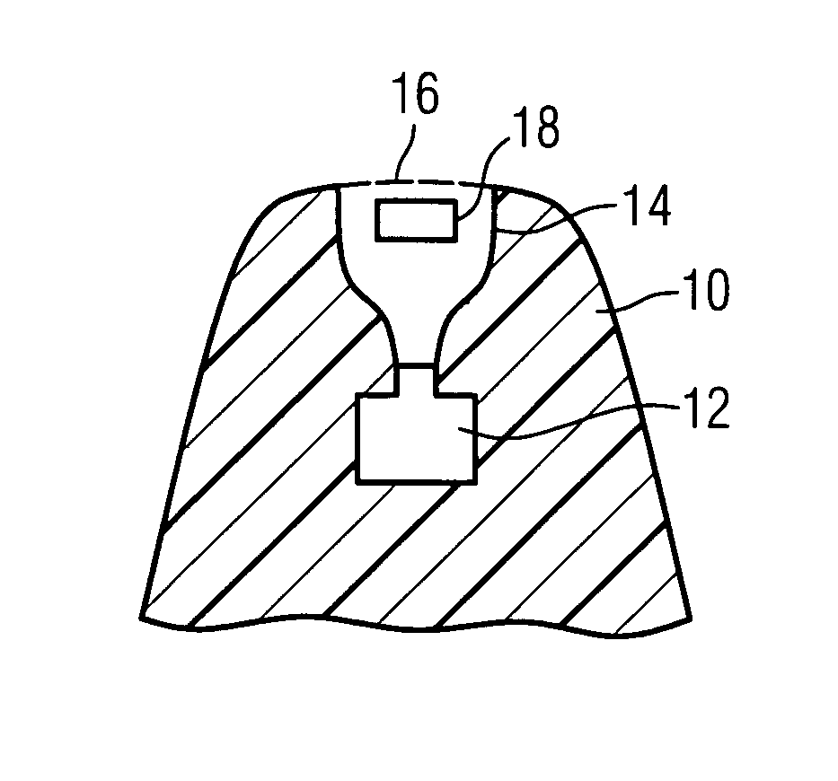 Hearing device with ear canal microphone