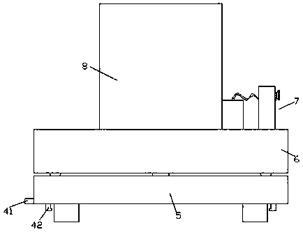 Pesticide spraying device capable of adjusting orientation