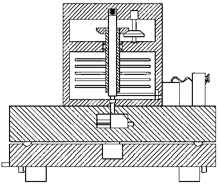 Pesticide spraying device capable of adjusting orientation