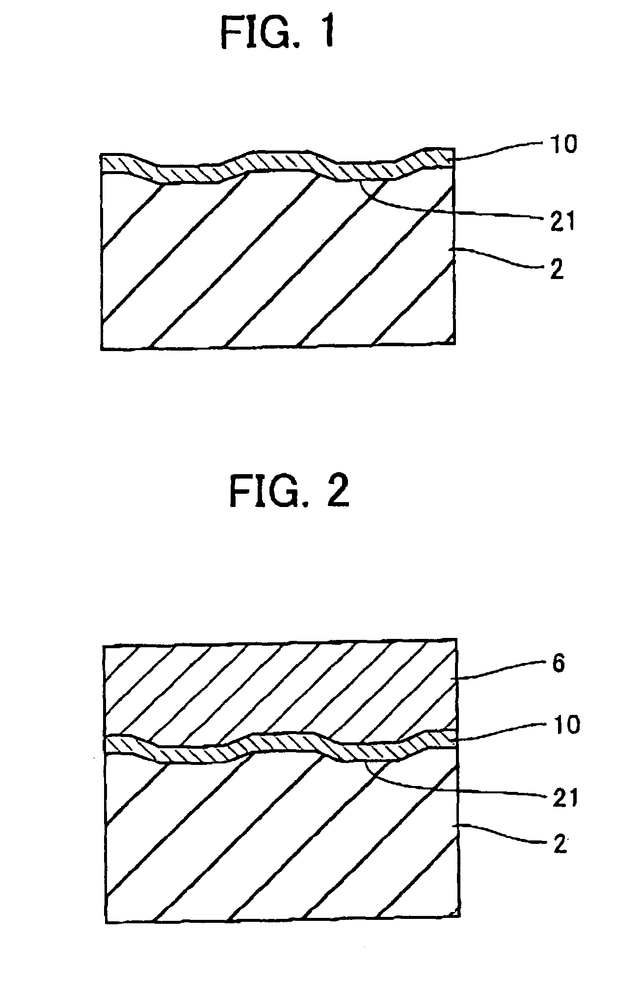 Optical information medium having high resolution beyond a diffraction limit and reading method