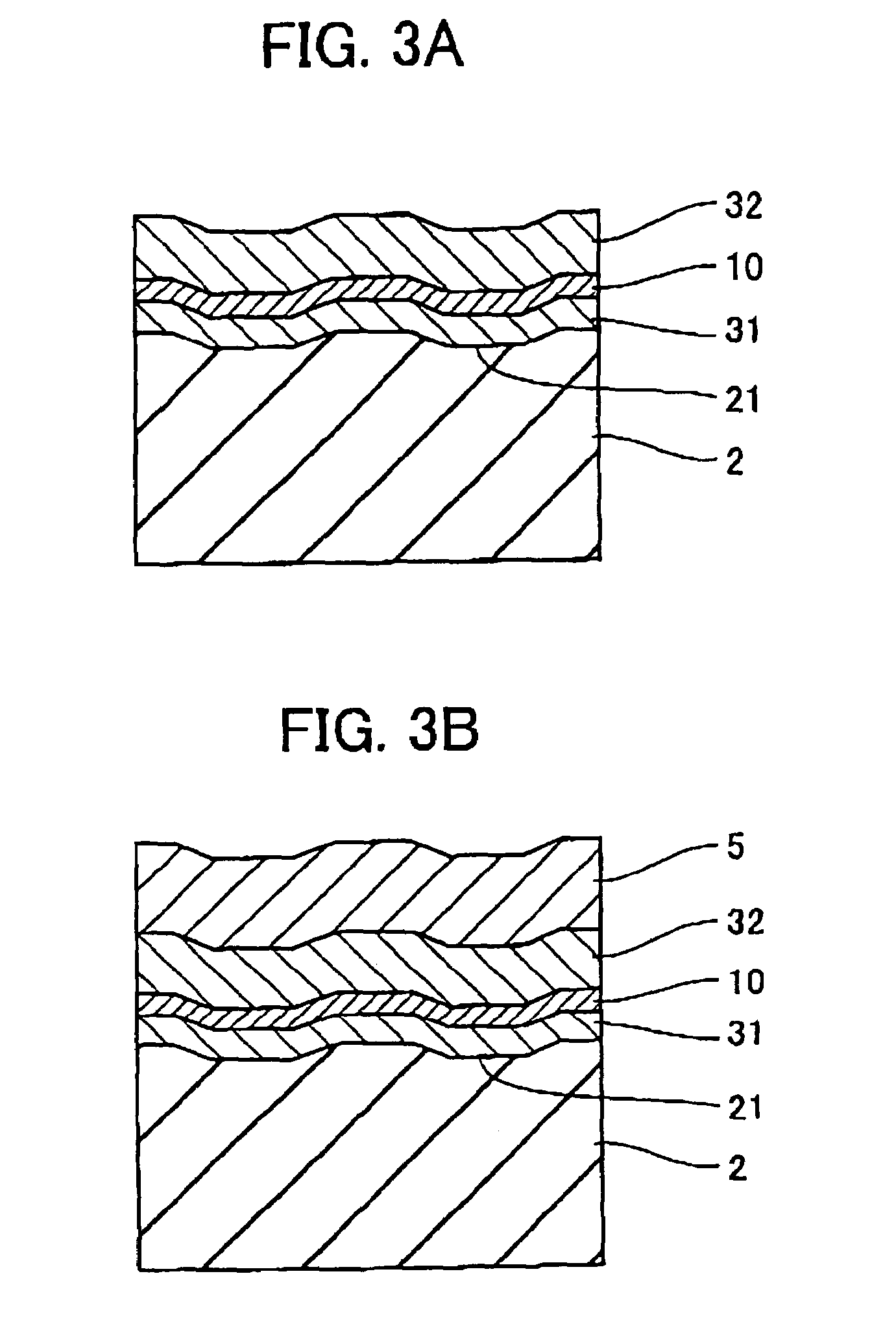 Optical information medium having high resolution beyond a diffraction limit and reading method
