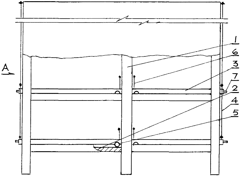 Goods shelf with lower goods plate capable of moving out by a swinging way