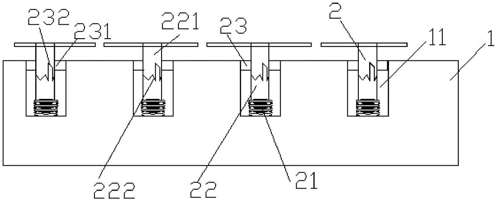 Sliding track with automatic chip bouncing function