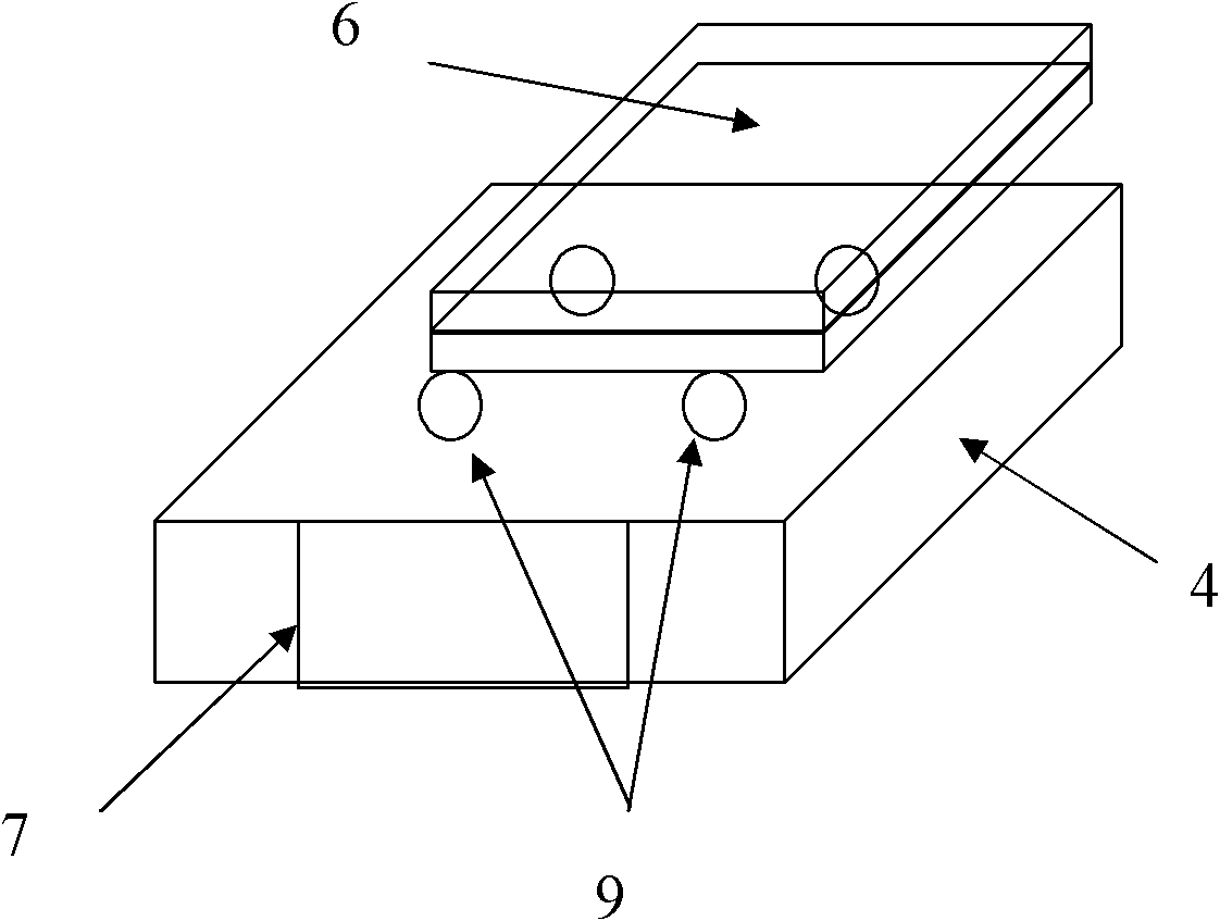 Device and method for welding plastic materials in laser transmission manner
