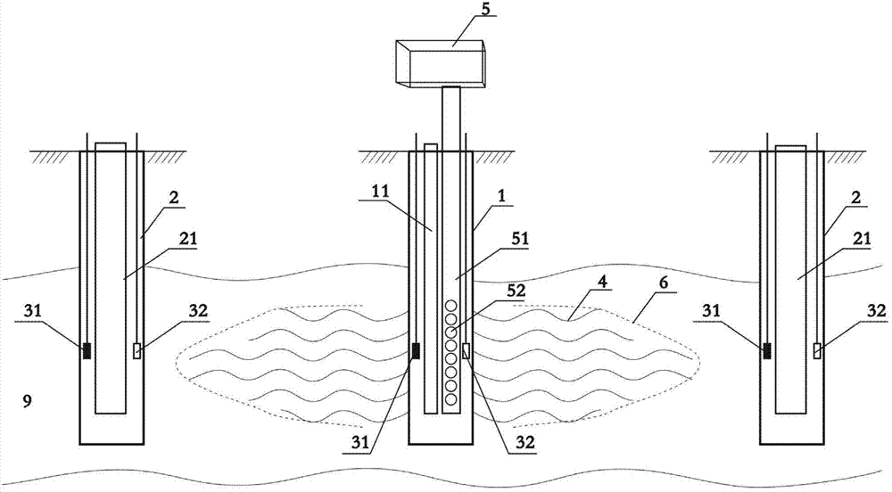 Exploitation method of vaporizing formation water and displacing heavy oil by microwaves in situ