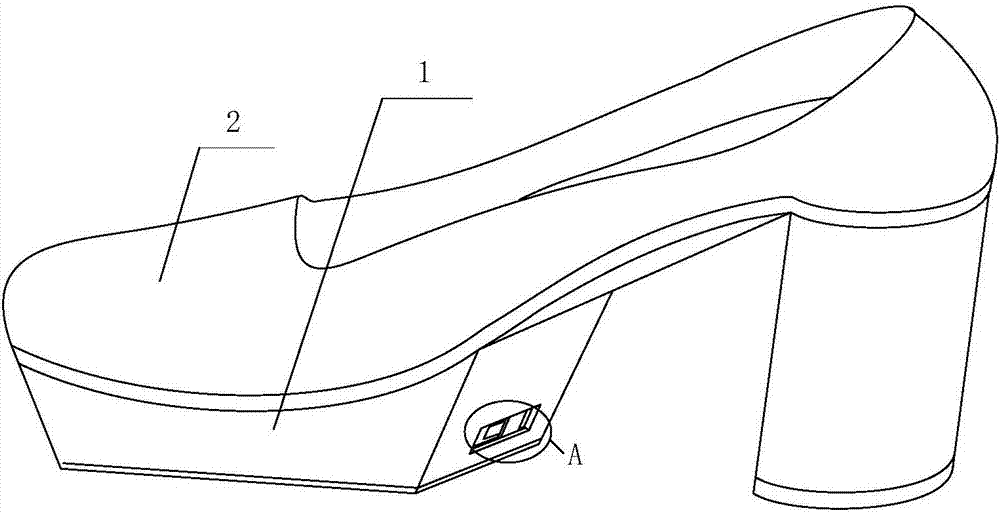 Sand discharging type shoe wearable in different seasons