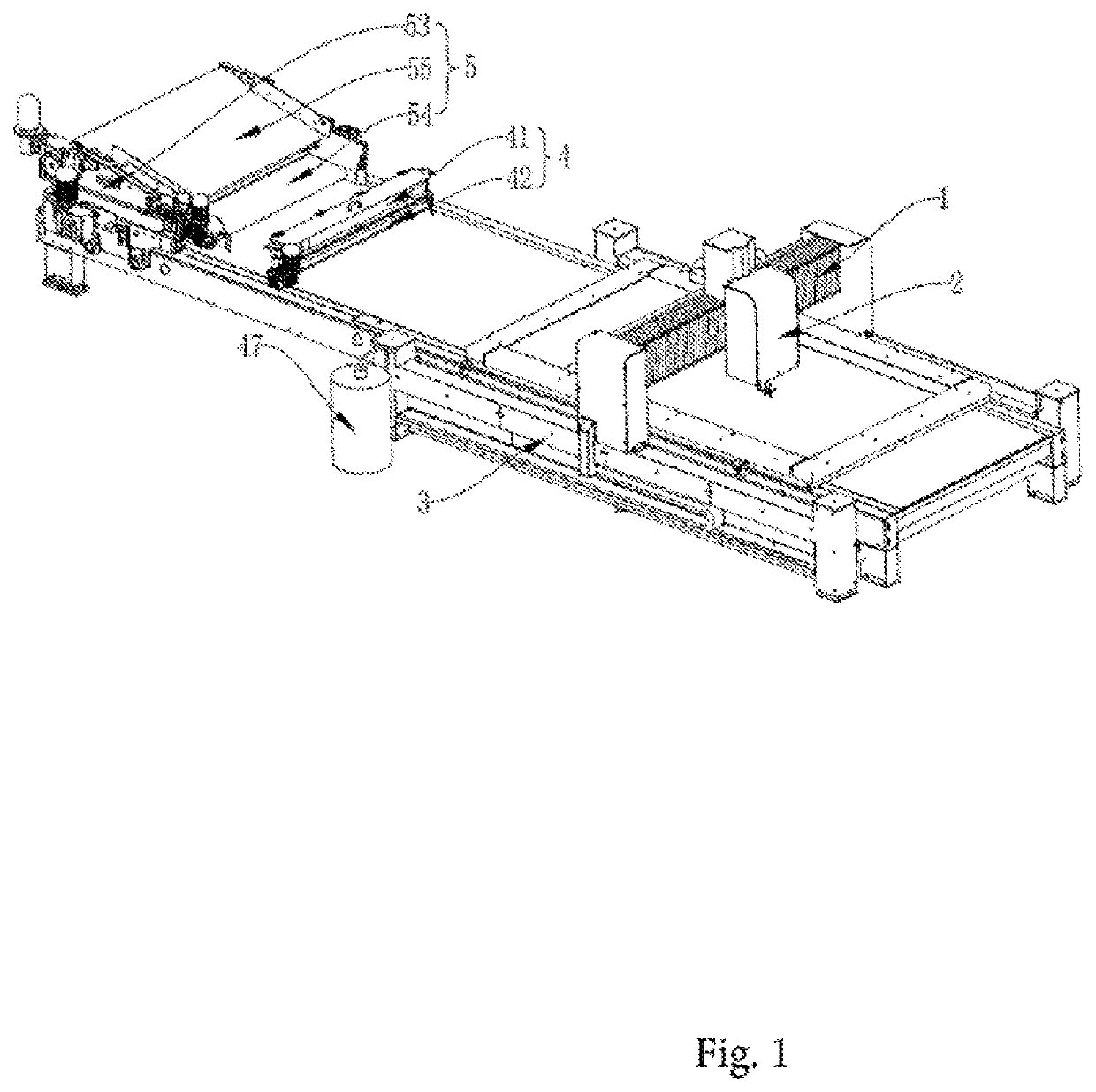 Interlayer mixing apparatus for texturing man-made stone slabs