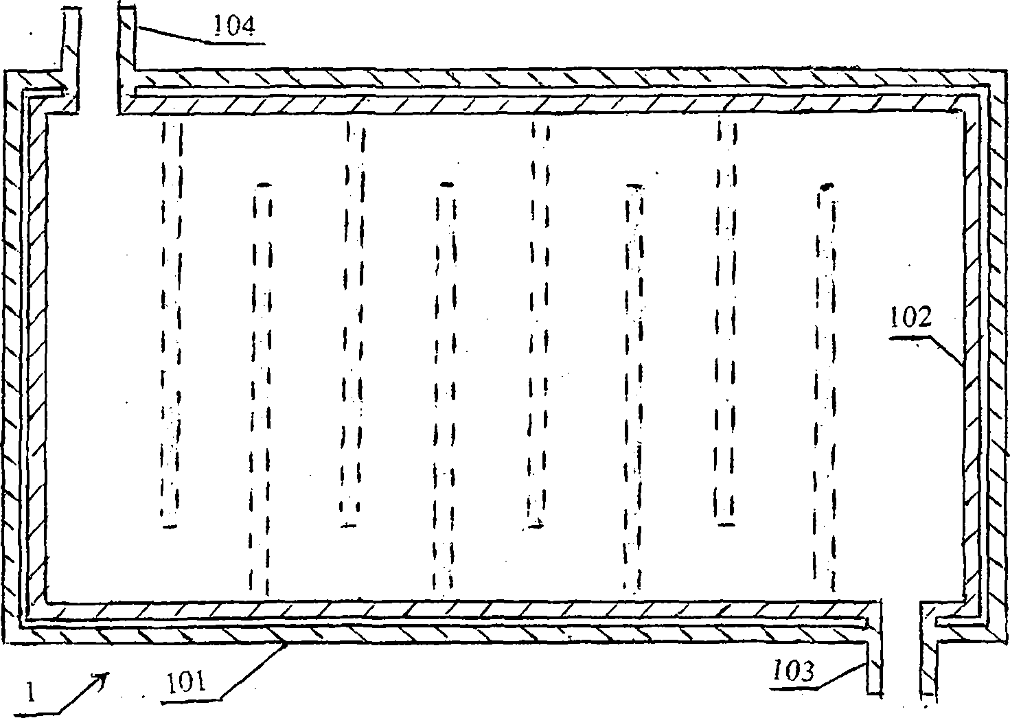 Wall-mounted solar water heater and manufacturing method of solar heat accumulator