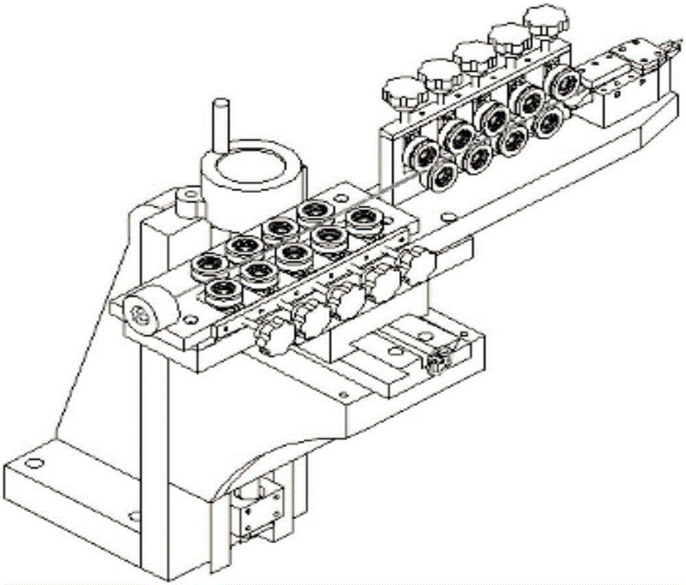 Feeding device applied to filter sieve tube wire winding machine