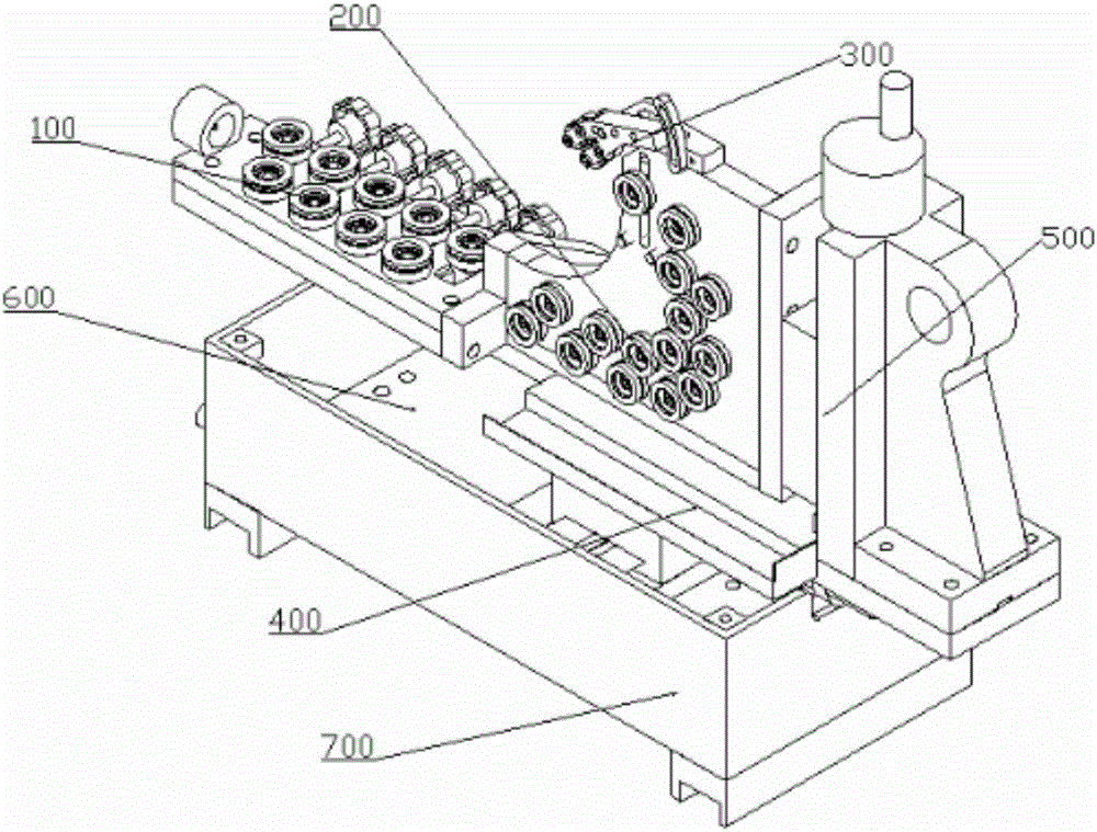 Feeding device applied to filter sieve tube wire winding machine