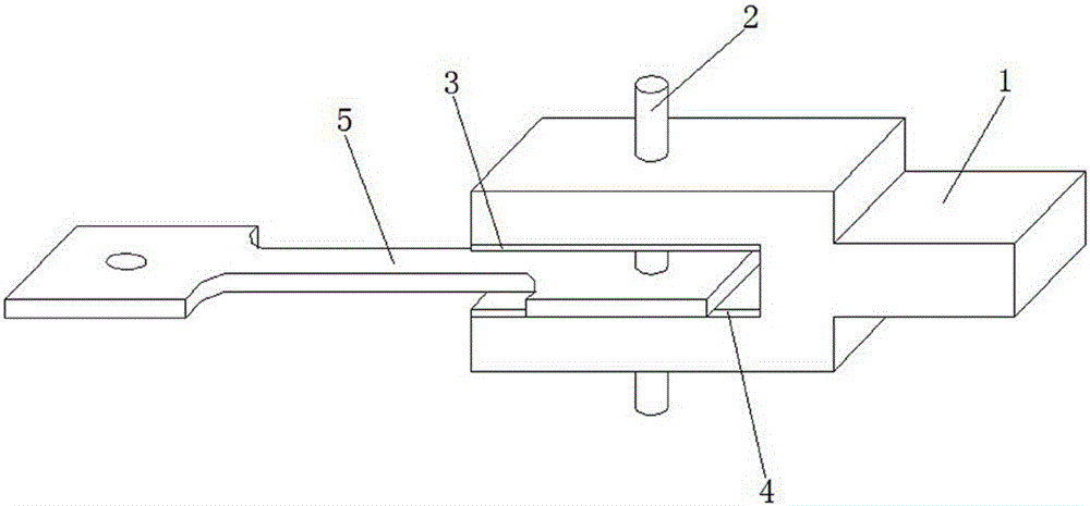 Device for tensile test of metal material under function of current